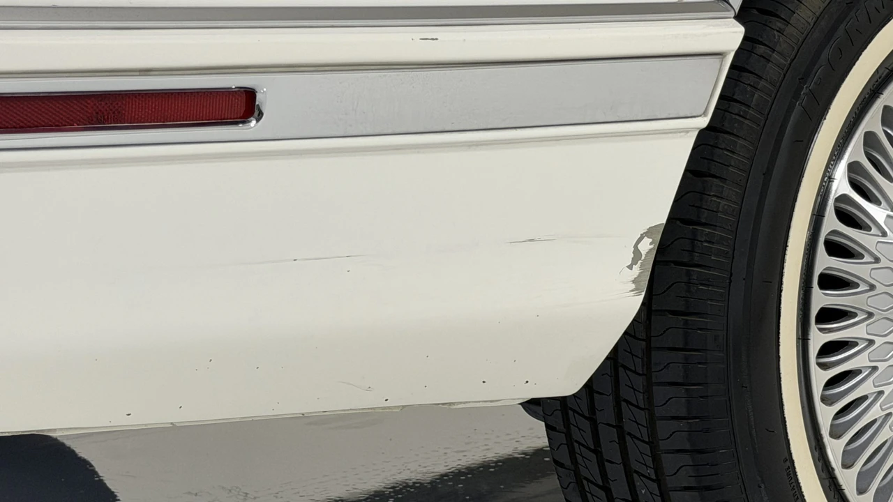 1993 Cadillac DeVille 6th Gen - Image 27 of 31