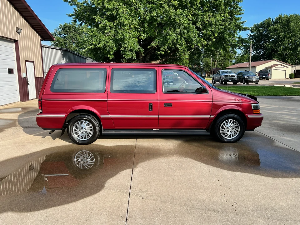 1993 Dodge Caravan - Image 10 of 31
