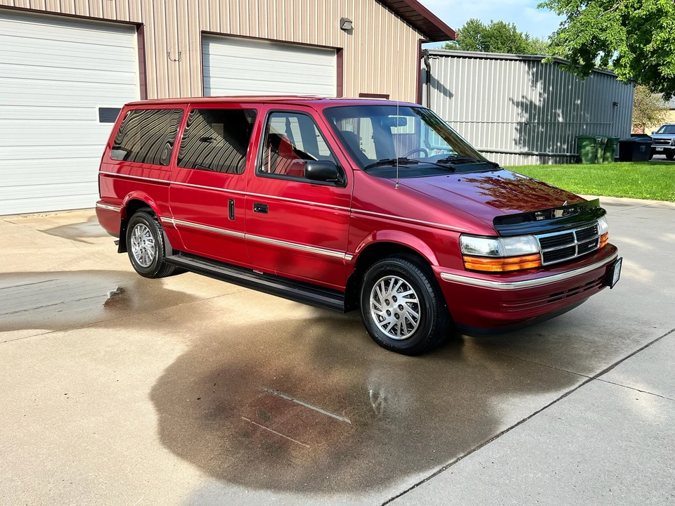1993 Dodge Caravan - Image 2 of 31