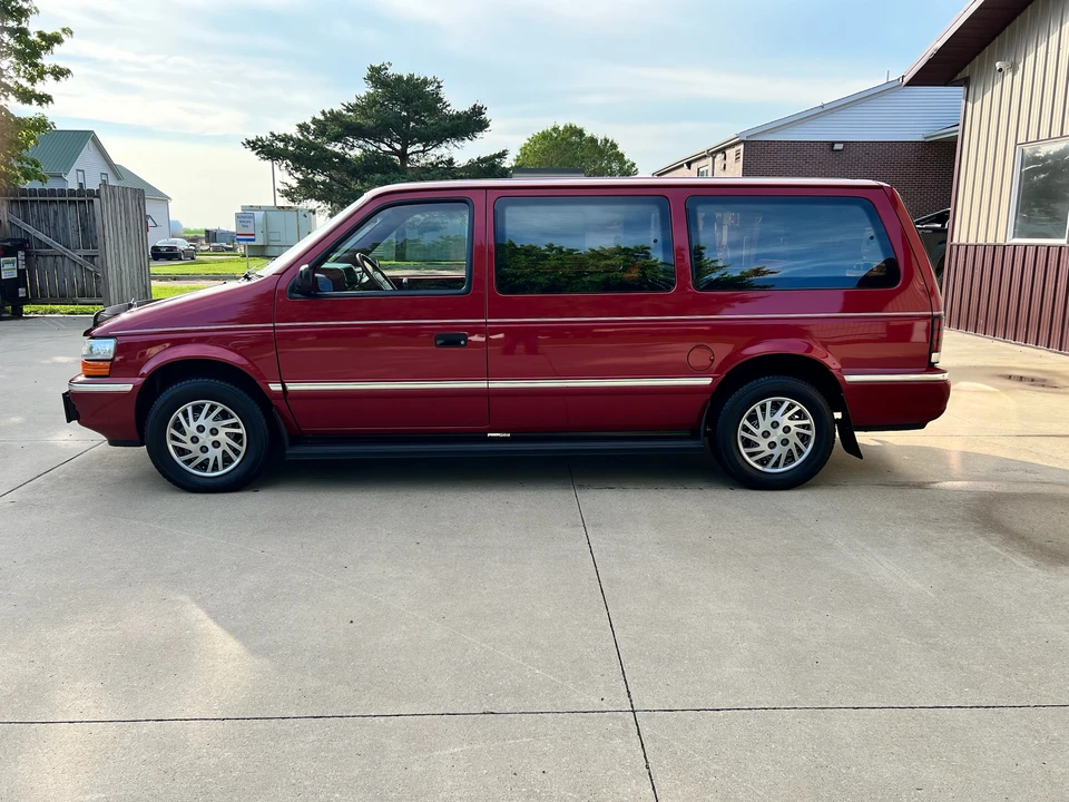 1993 Dodge Caravan - Image 6 of 31
