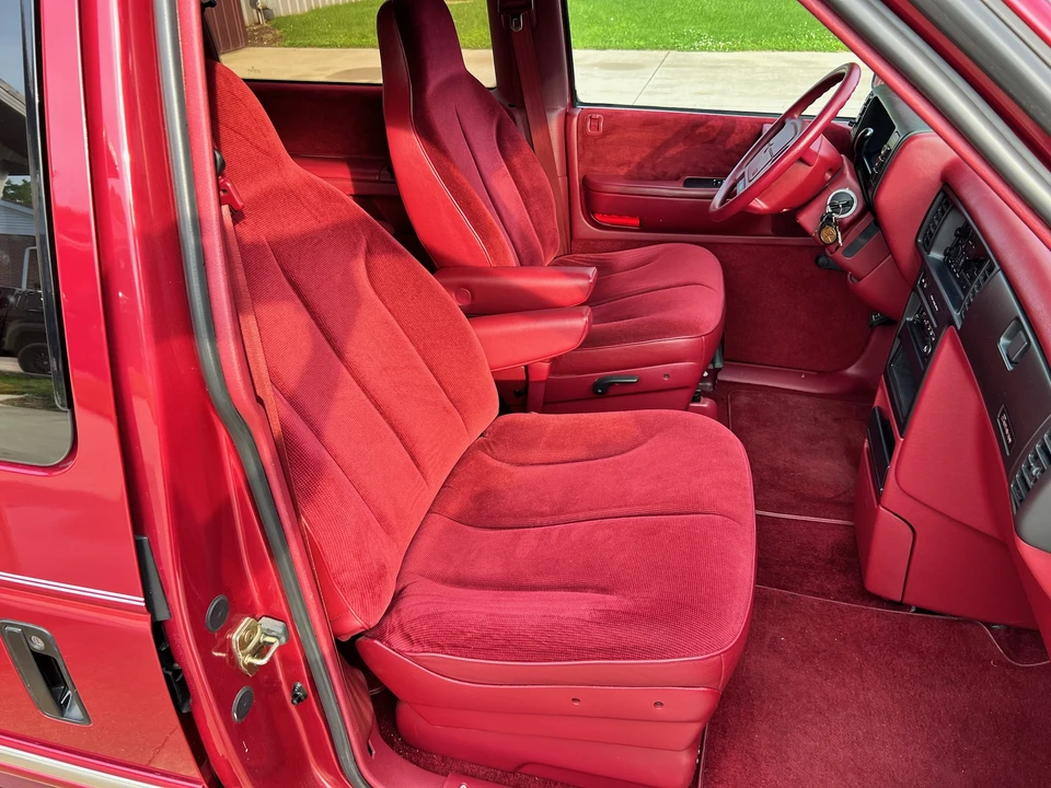 1993 Dodge Caravan - Image 26 of 31