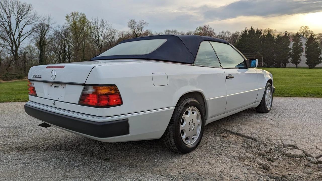 1993 Mercedes-Benz W124 E-Class - Image 30 of 31