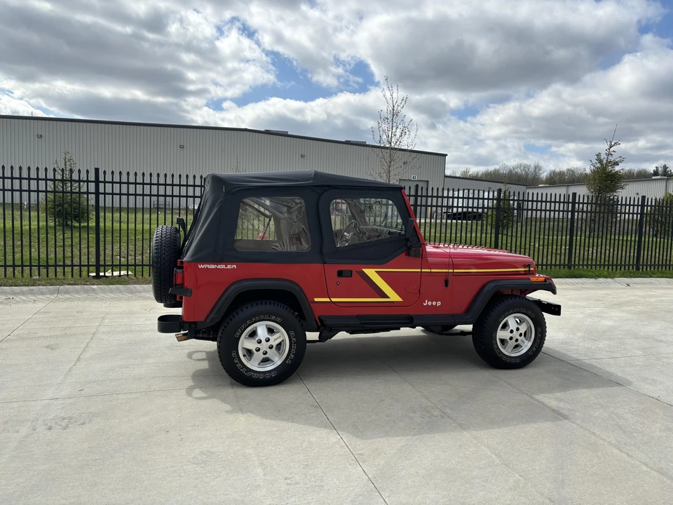1995 Jeep YJ Wrangler - Image 6 of 31