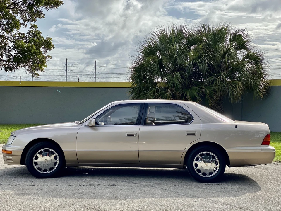 1995 Lexus LS 2nd Gen - Image 11 of 31