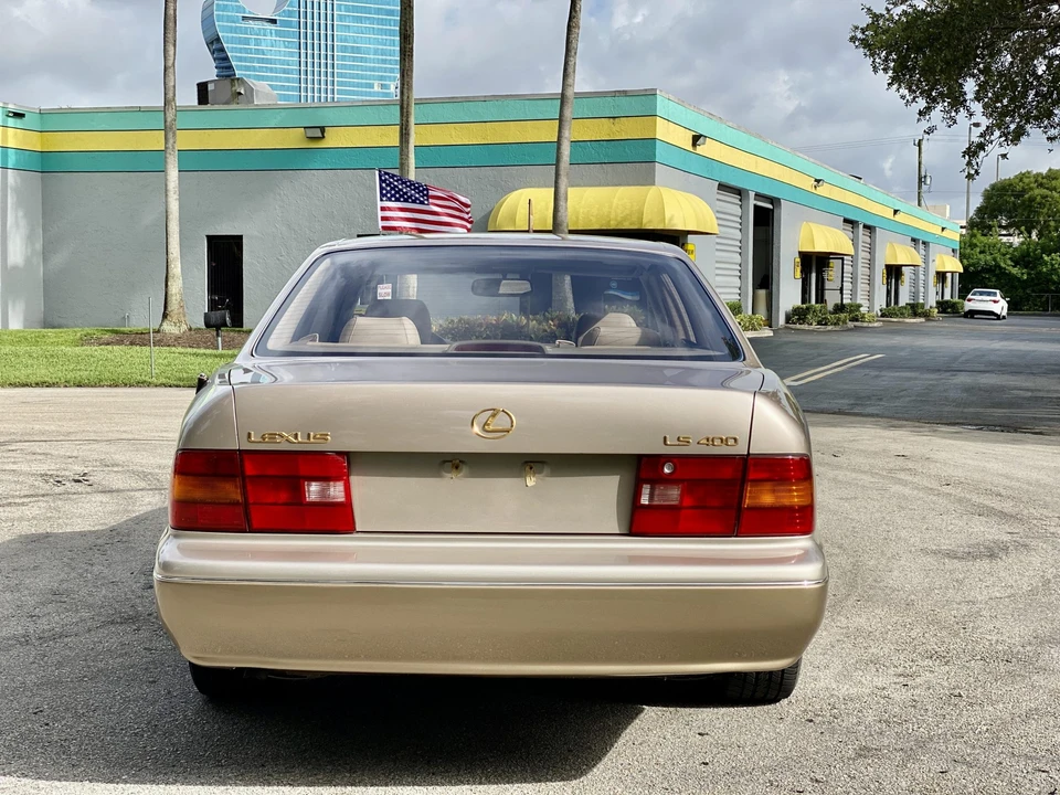 1995 Lexus LS 2nd Gen - Image 16 of 31