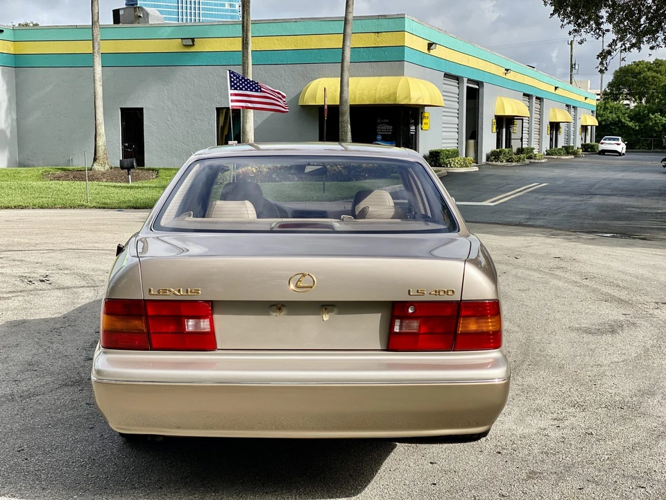1995 Lexus LS 2nd Gen - Image 15 of 31