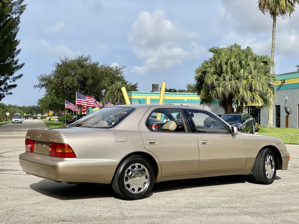 1995 Lexus LS 2nd Gen - Image 17 of 31