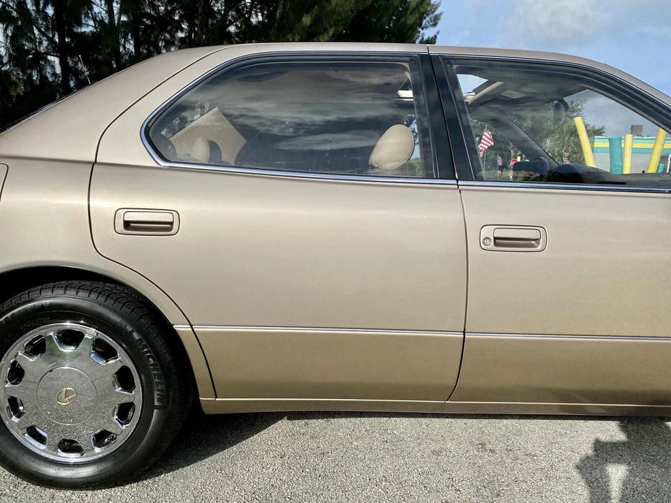 1995 Lexus LS 2nd Gen - Image 19 of 31
