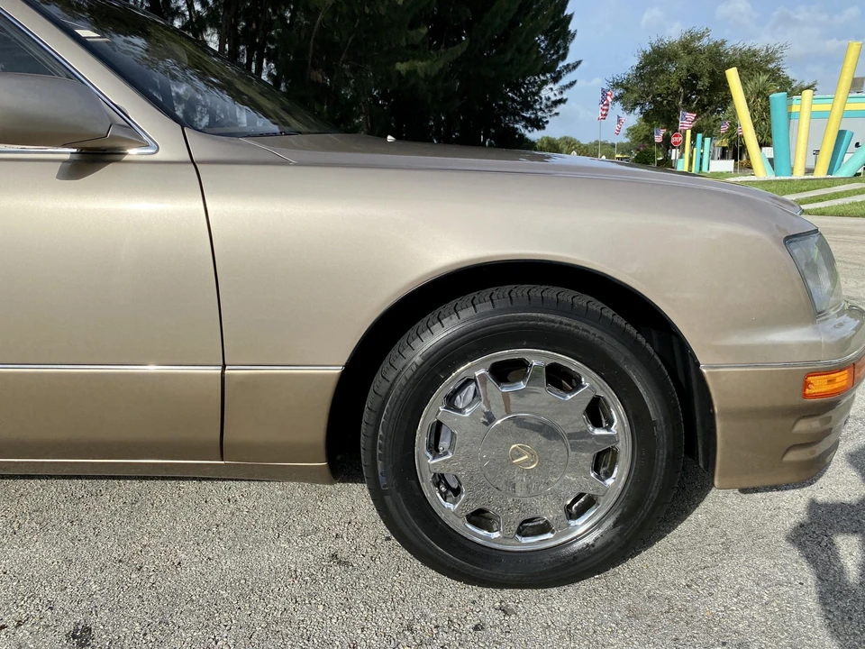 1995 Lexus LS 2nd Gen - Image 23 of 31