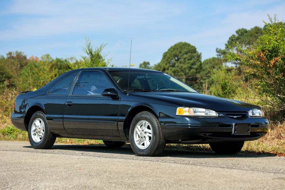 1997 Ford Thunderbird 10th Gen - Image 2 of 31