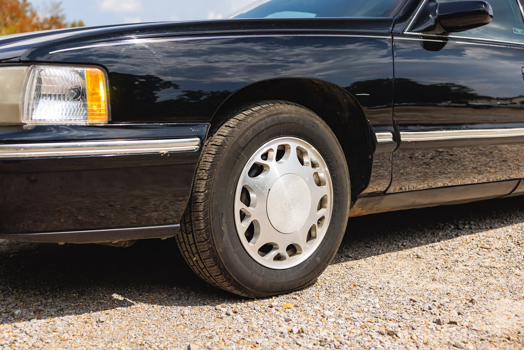 1998 Cadillac Fleetwood - Image 23 of 31