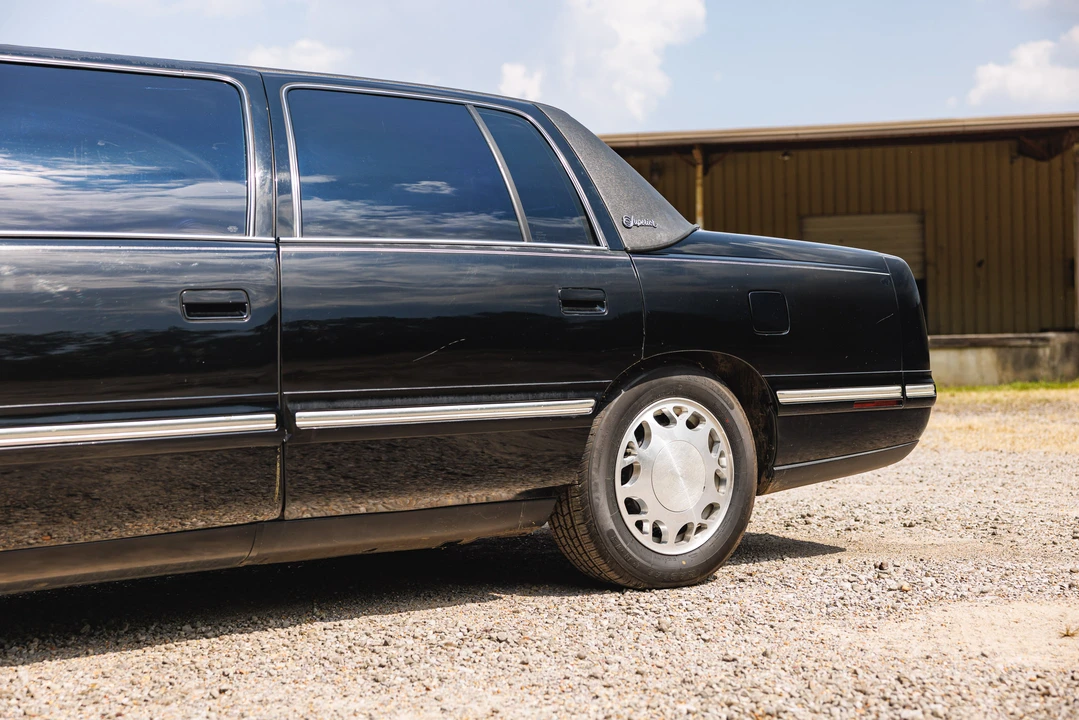 1998 Cadillac Fleetwood - Image 28 of 31