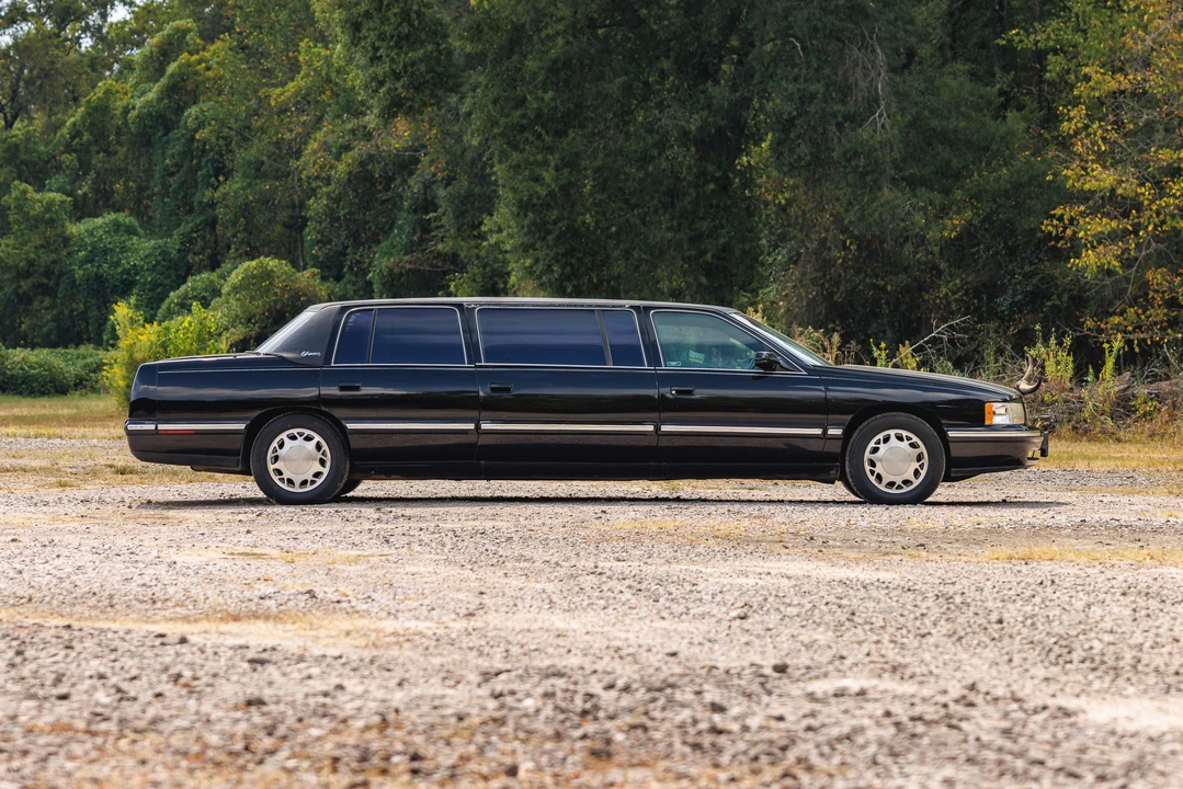 1998 Cadillac Fleetwood - Image 9 of 31