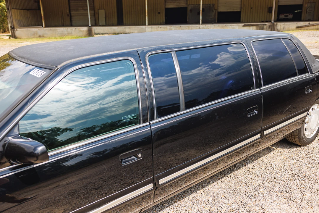 1998 Cadillac Fleetwood - Image 27 of 31