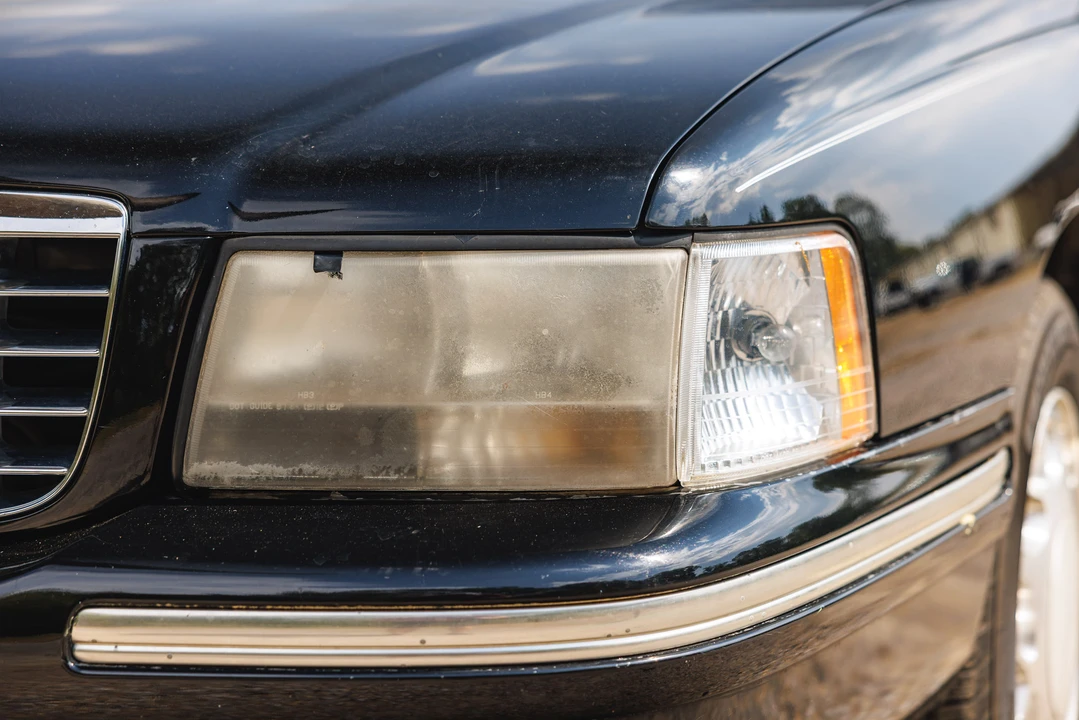 1998 Cadillac Fleetwood - Image 18 of 31