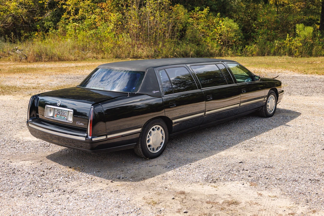 1998 Cadillac Fleetwood - Image 8 of 31