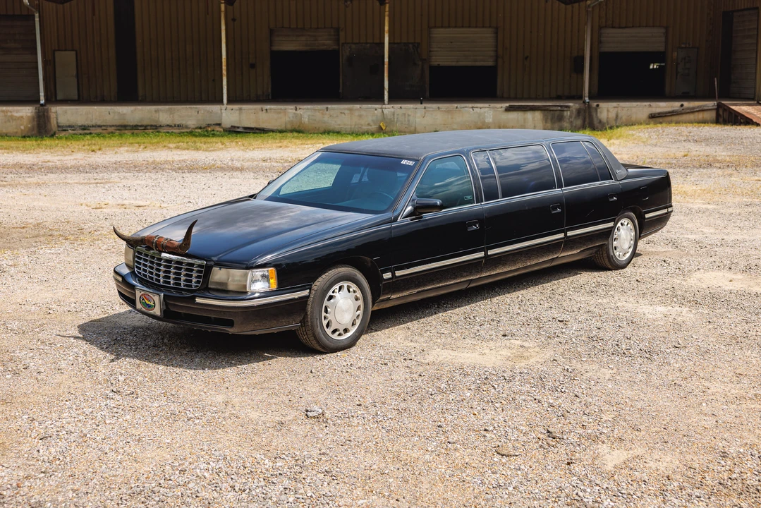 1998 Cadillac Fleetwood - Image 2 of 31