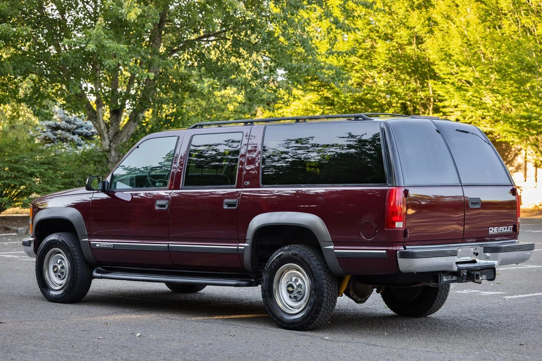 1999 Chevrolet Suburban 8th Gen - Image 21 of 31