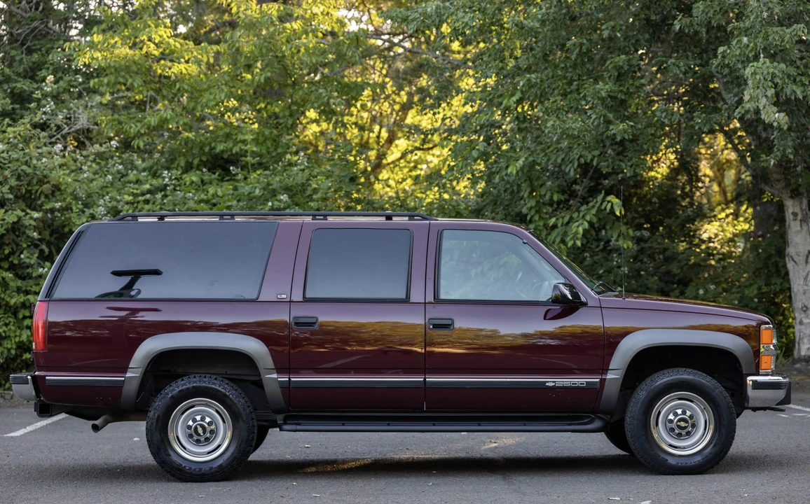 1999 Chevrolet Suburban 8th Gen - Image 12 of 31