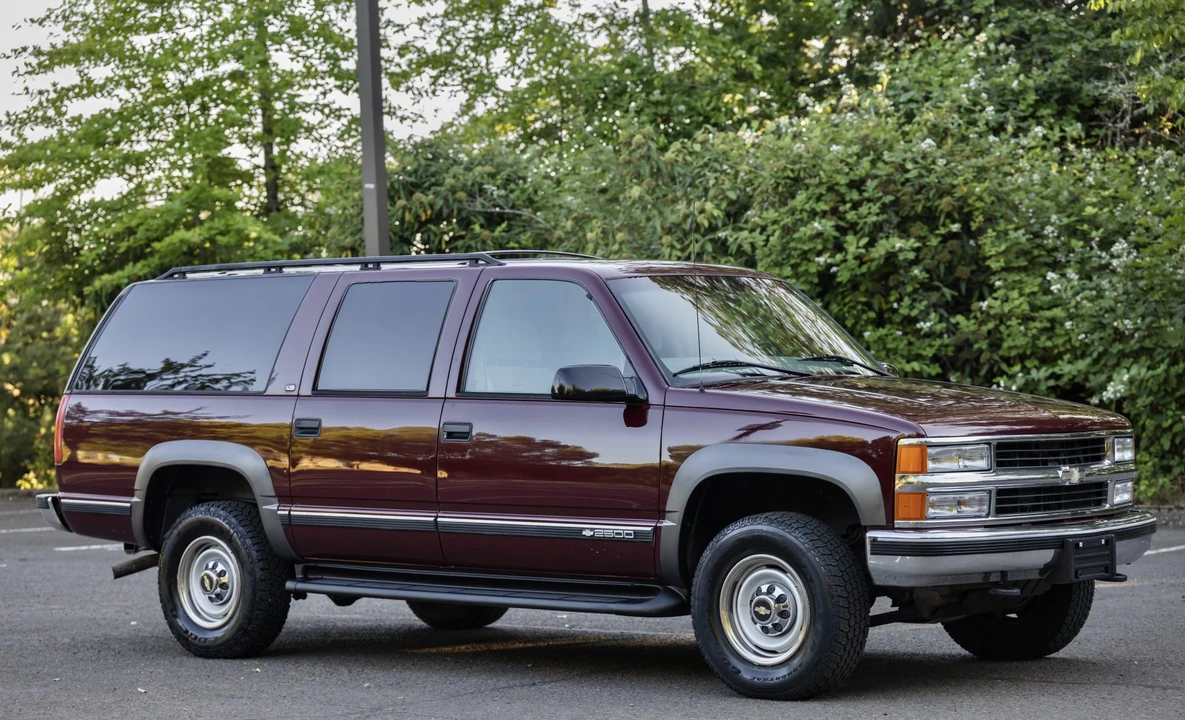 1999 Chevrolet Suburban 8th Gen - Image 11 of 31