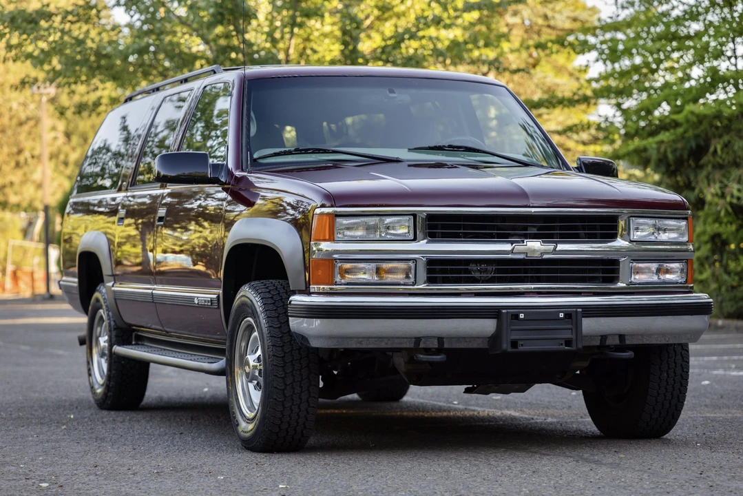 1999 Chevrolet Suburban 8th Gen - Image 8 of 31