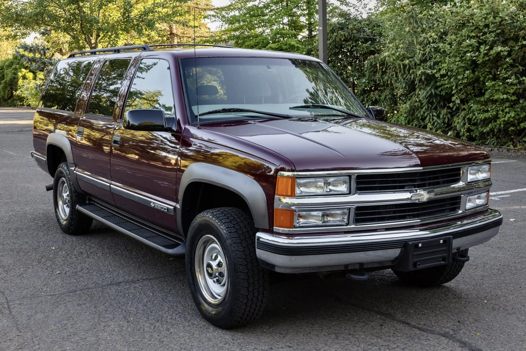 1999 Chevrolet Suburban 8th Gen - Image 9 of 31