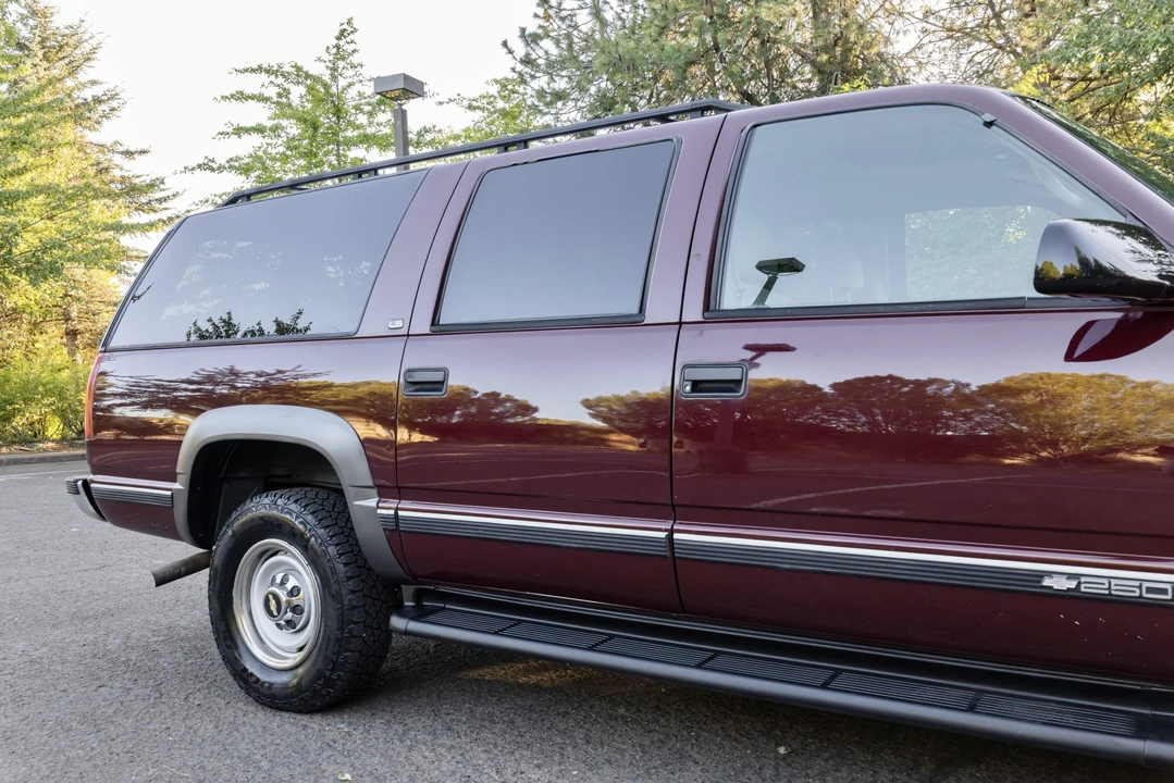 1999 Chevrolet Suburban 8th Gen - Image 28 of 31