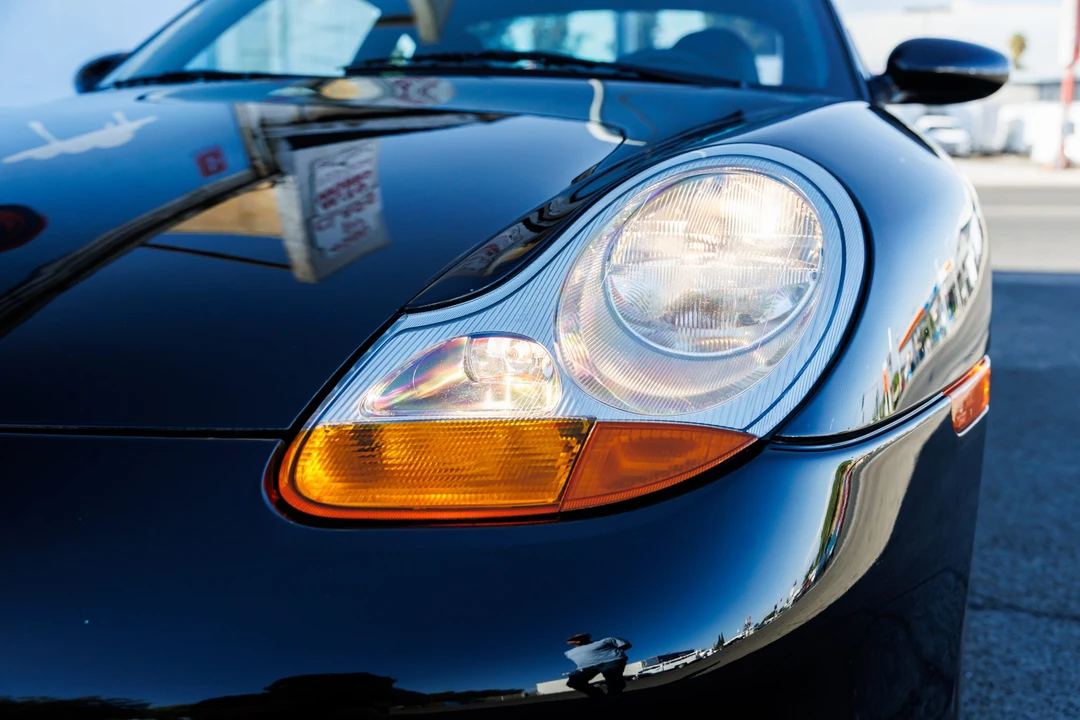 1999 Porsche 996 Carrera - Image 28 of 31