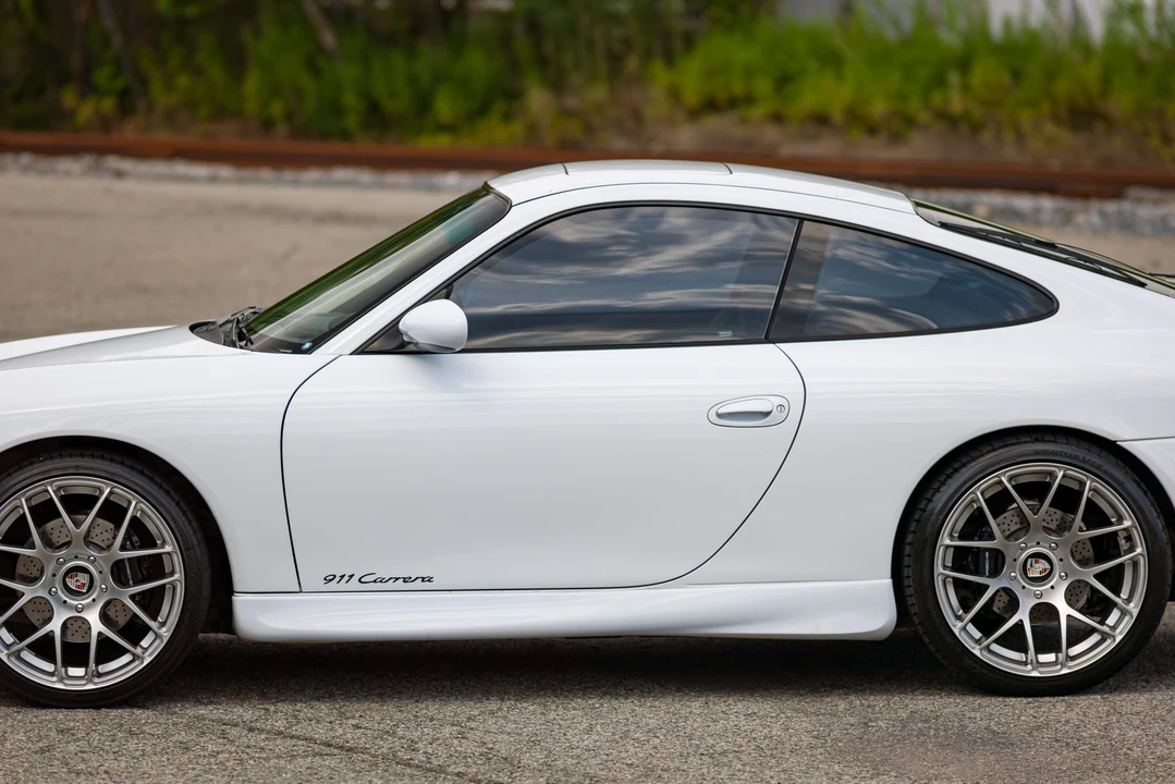 1999 Porsche 996 Carrera - Image 28 of 31