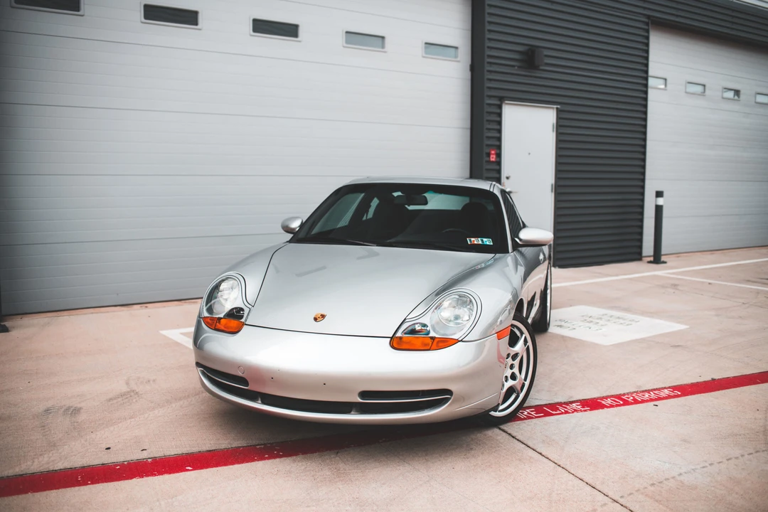 1999 Porsche 996 Carrera - Image 9 of 31