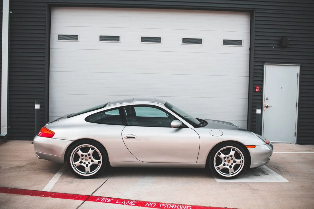 1999 Porsche 996 Carrera - Image 16 of 31