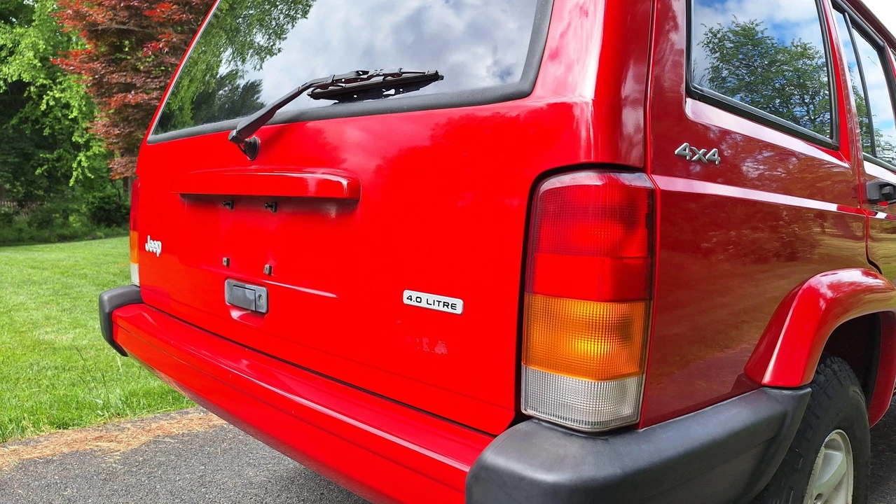 2001 Jeep XJ Cherokee - Image 15 of 31
