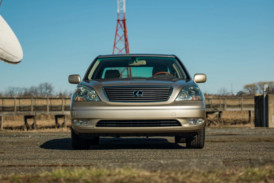 2001 Lexus LS 3rd Gen - Image 27 of 31