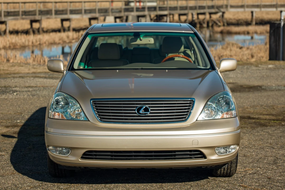 2001 Lexus LS 3rd Gen - Image 28 of 31