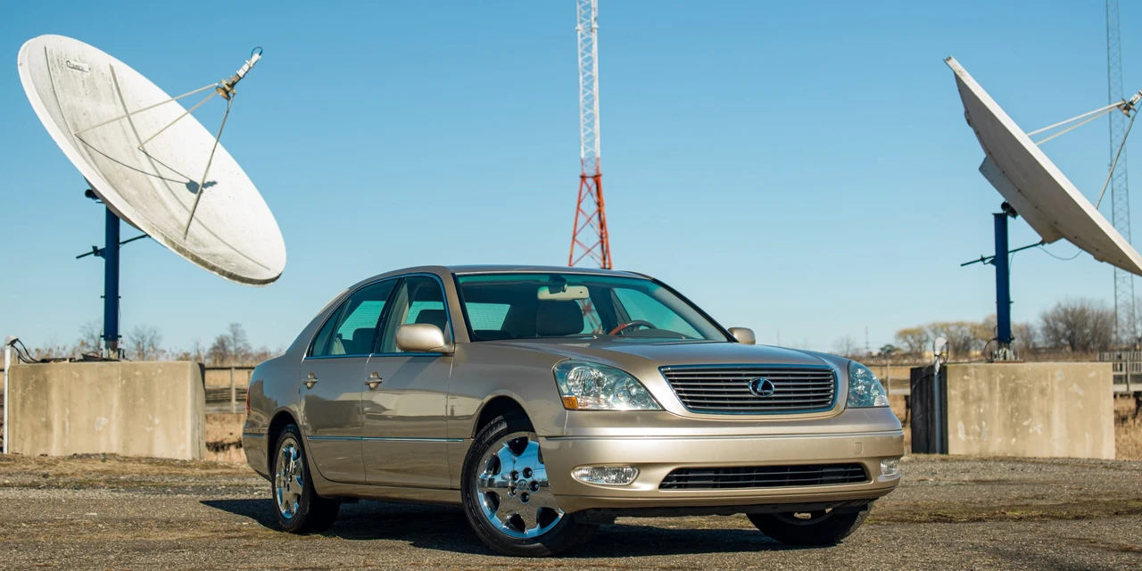 2001 Lexus LS 3rd Gen - Image 23 of 31