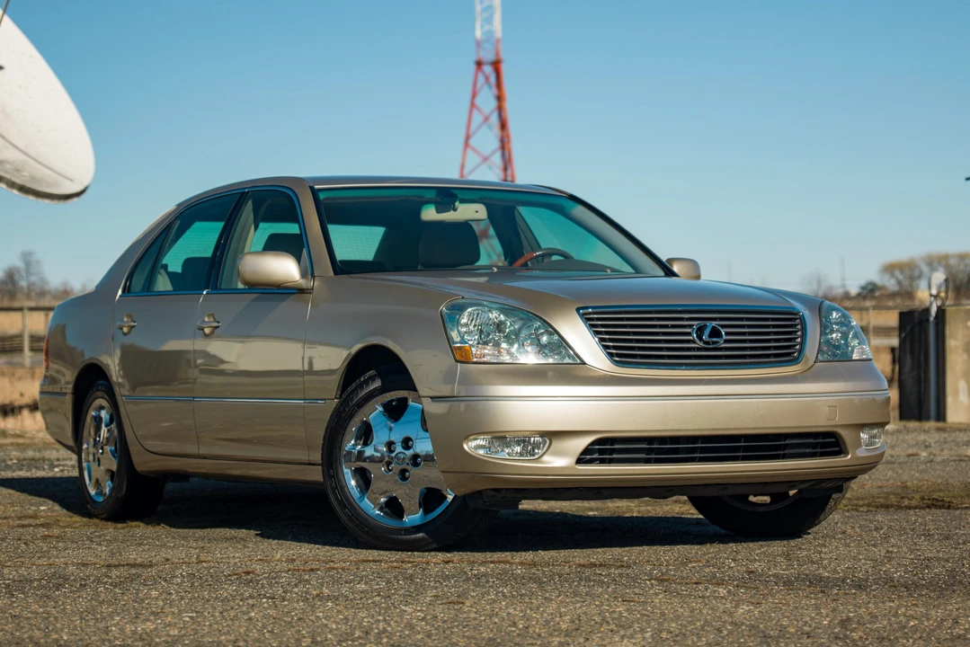 2001 Lexus LS 3rd Gen - Image 24 of 31