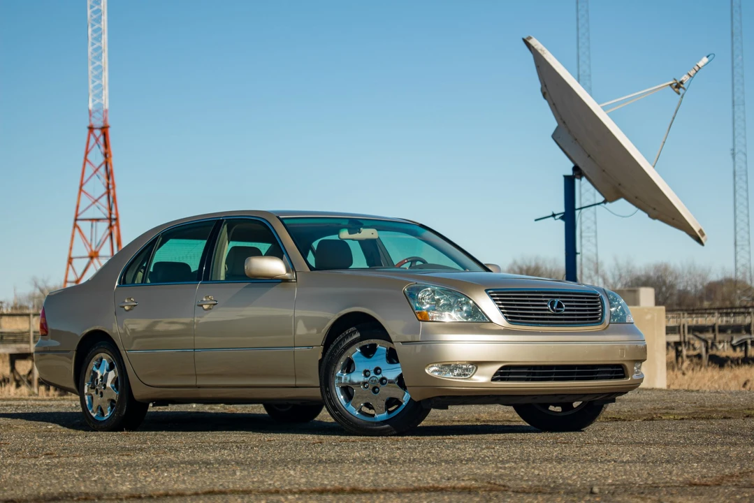 2001 Lexus LS 3rd Gen - Image 22 of 31