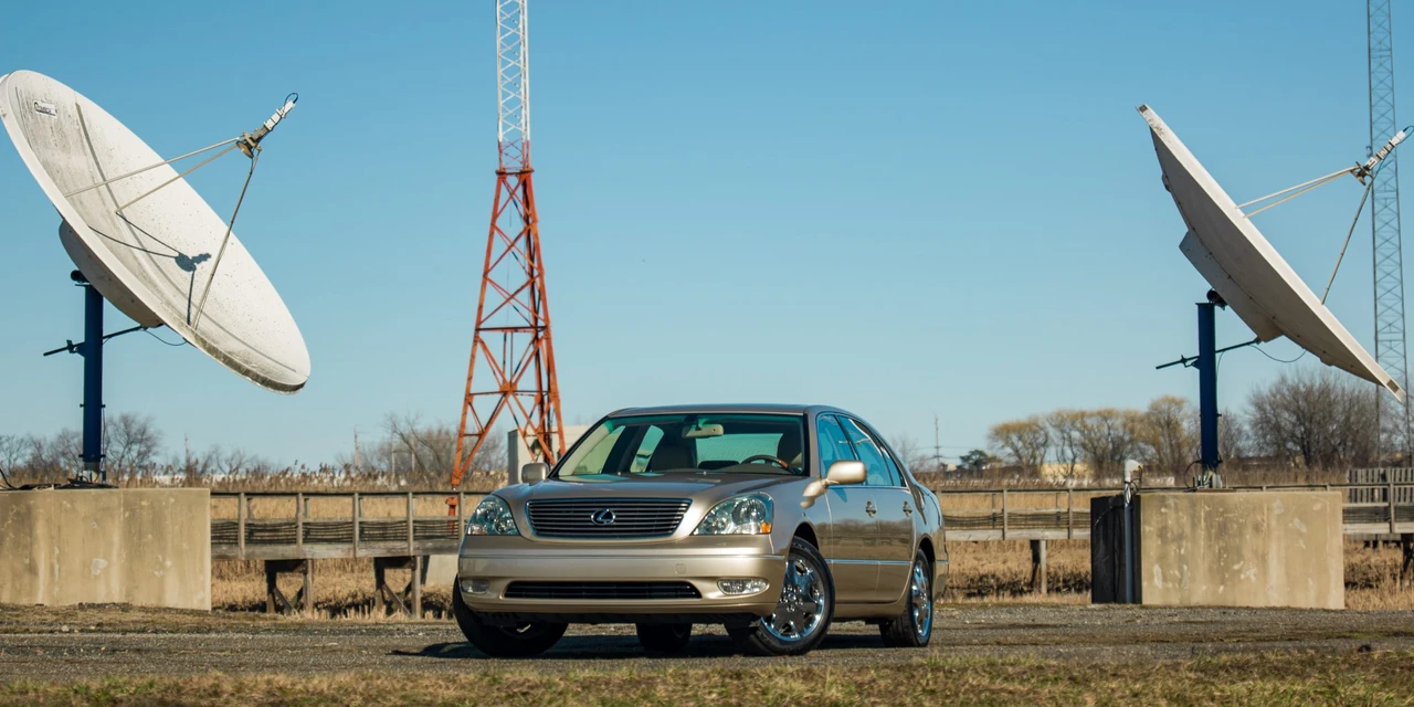 2001 Lexus LS 3rd Gen - Image 3 of 31