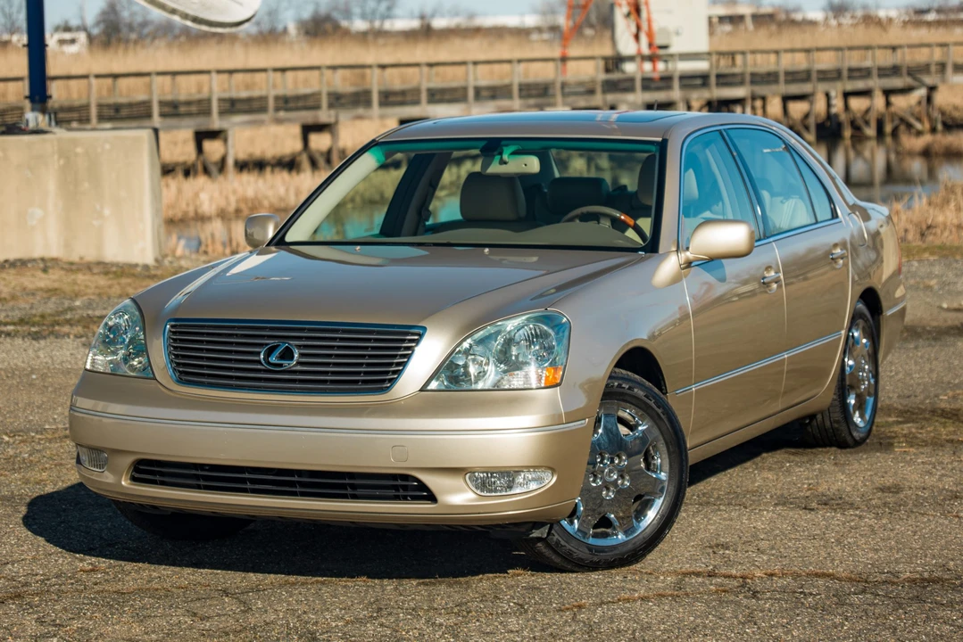 2001 Lexus LS 3rd Gen - Image 5 of 31