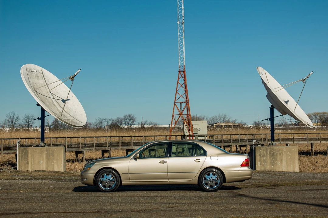 2001 Lexus LS 3rd Gen - Image 8 of 31