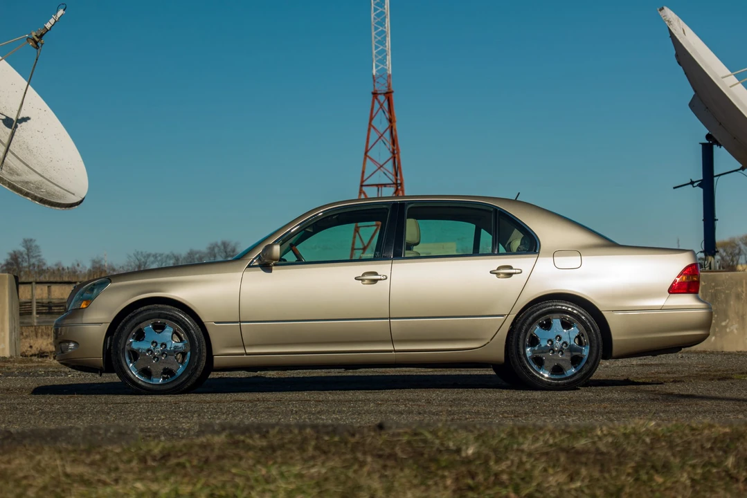 2001 Lexus LS 3rd Gen - Image 9 of 31