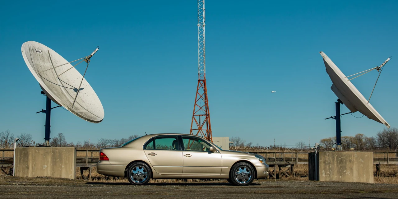 2001 Lexus LS 3rd Gen - Image 20 of 31