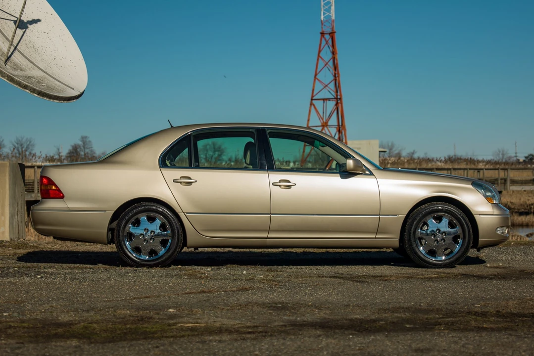 2001 Lexus LS 3rd Gen - Image 19 of 31