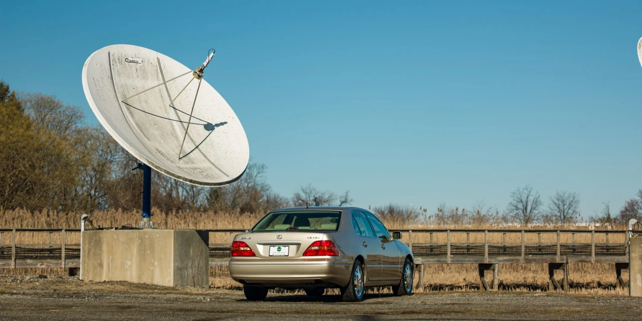 2001 Lexus LS 3rd Gen - Image 18 of 31