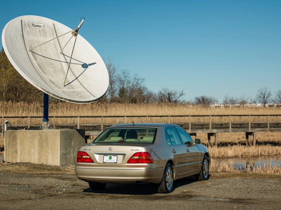 2001 Lexus LS 3rd Gen - Image 17 of 31
