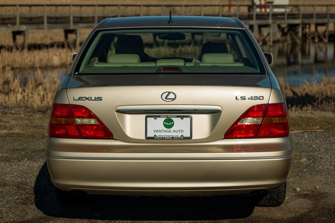 2001 Lexus LS 3rd Gen - Image 15 of 31