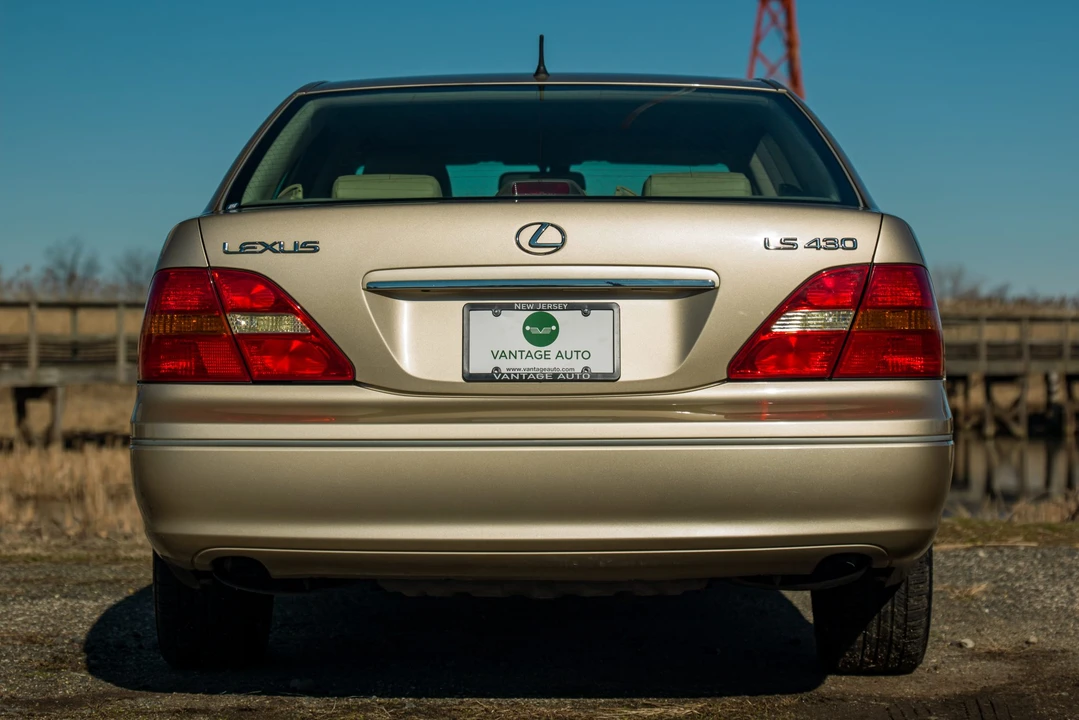 2001 Lexus LS 3rd Gen - Image 16 of 31