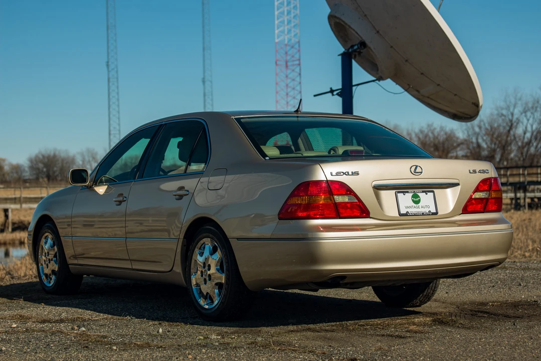 2001 Lexus LS 3rd Gen - Image 12 of 31