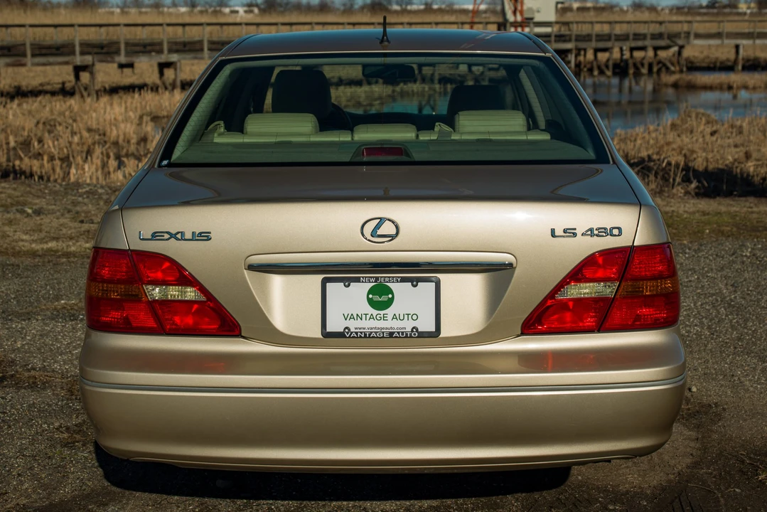 2001 Lexus LS 3rd Gen - Image 14 of 31