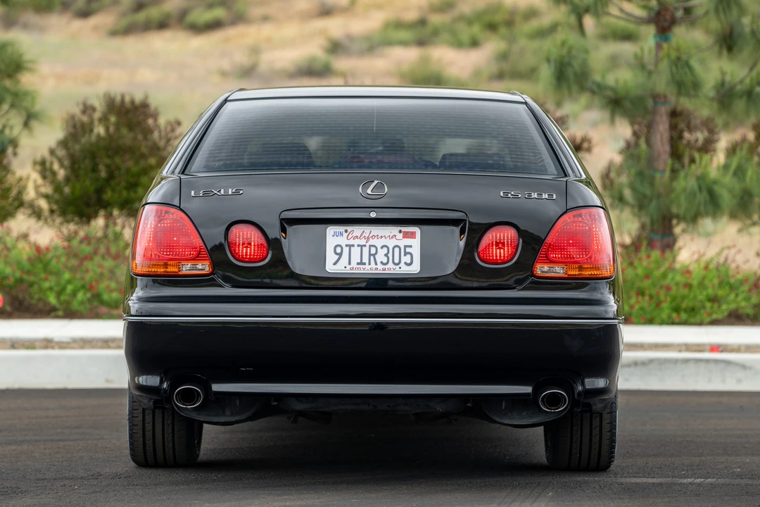 2002 Lexus GS 2nd Gen - Image 4 of 31